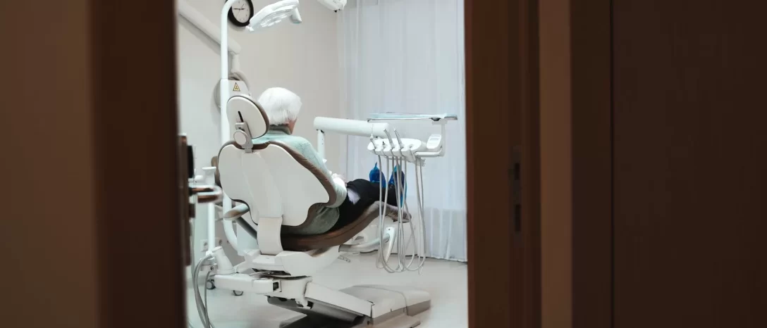 Dažniausi klausimai apie dantų atstatymo galimybes