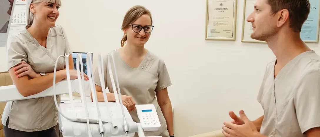 Pirmojo vizito svarba atkuriant šypseną – kodėl išsamus ištyrimas ir kompleksinis požiūris į gydymą ...