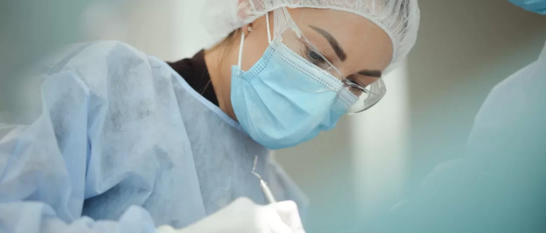 Visų dantų atkūrimas ant 4 implantų, užtikrinantis šypsenos estetiką ir funkcionalumą