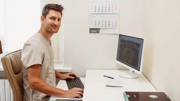 Kodėl verta ryžtis dantų implantacijai?