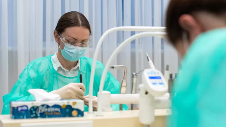 Kada reikia atlikti profesionalią burnos higienos procedūrą?
