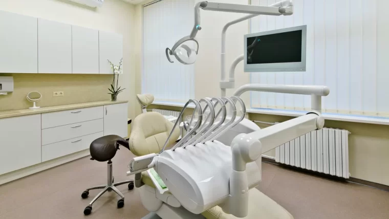 Kokiais atvejais nereikia šalinti protinių dantų?