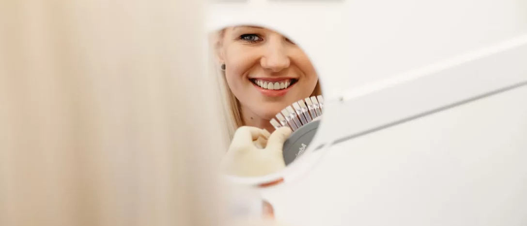 Periodontitas ir periimplantitas – kodėl profesionali burnos higiena yra svarbiausia prevencijos pri...