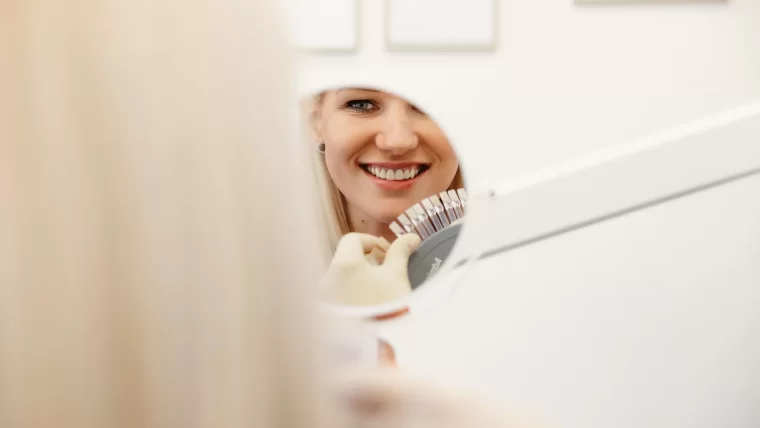Periodontitas ir periimplantitas – kodėl profesionali burnos higiena yra svarbiausia prevencijos priemonė?