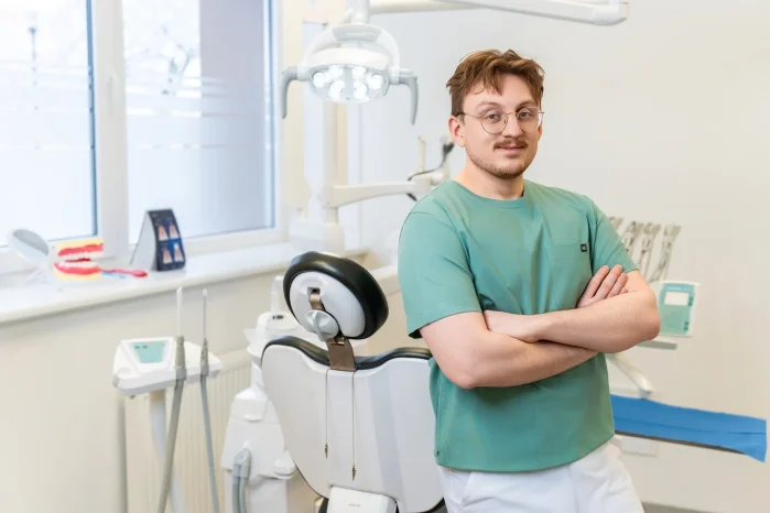 Odontologas dantų protezavimo paslaugas