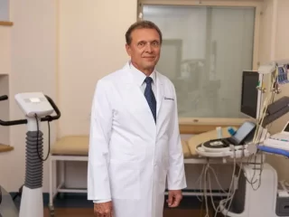 Profesorius A. Aidietis: apie tai, kaip gelbėjamos gyvybės atliekant širdies operaciją be pjūvio