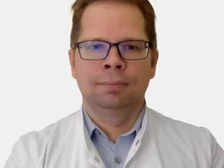 Šiaulių „Kardiolitos klinikose“ konsultuoja gydytojas neurochirurgas Andrius Anužis