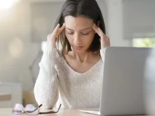 Gydytoja neurologė papasakojo, dėl kokių priežasčių galvoje ar ausyse gali kilti ūžesys