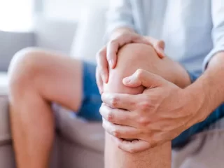 Hialurono rūgšties injekcijos į sąnarį – greitas būdas sumažinti judėjimo metu kylantį skausmą