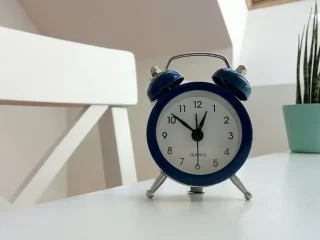 Kaip žiemos laiko pokyčiai veikia miegą
