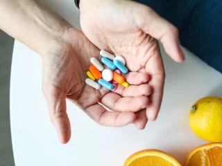 Šeimos gydytojas papasakojo, kokias klaidas dažniausiai daro pacientai, vartodami vitaminus