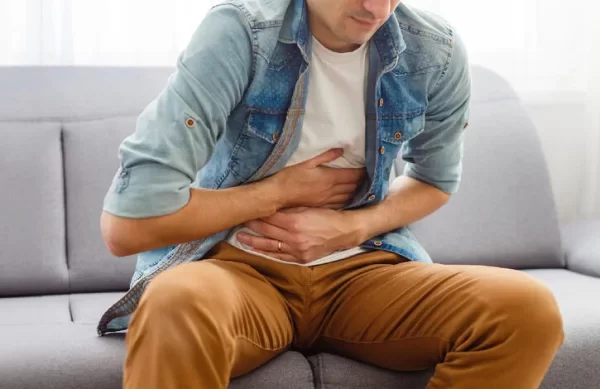 Gydytojas gastroenterologas įvardijo, kokių simptomų svarbu neignoruoti susidūrus su skrandžio skaus...