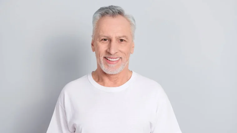 Viso žandikaulio atstatymas ant 4 implantų