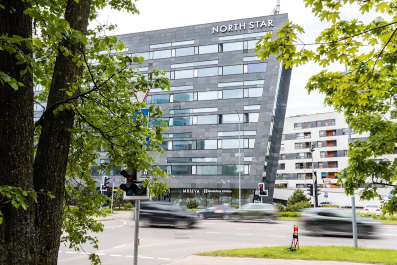 Meliva“ Kardiolitos klinikos pastato išorė su įėjimu
